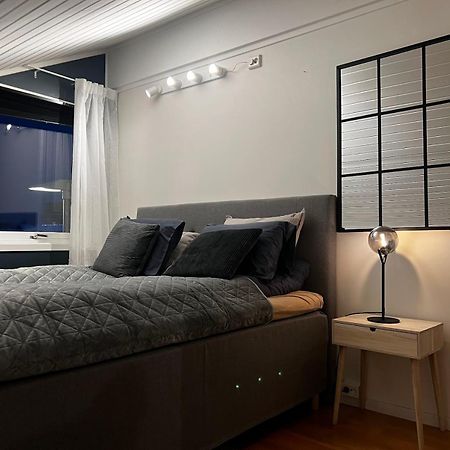 Charming Loft Retreat On Tromso'S Historic Main Street: 3-Minute Stroll To City Square Exterior foto